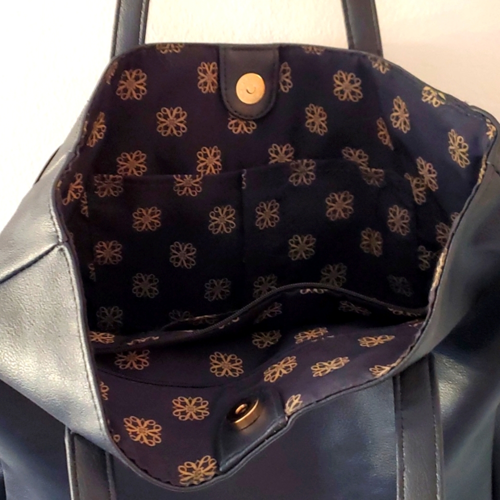 ⭐ $5 ⭐ AVON Blue Faux Leather Shoulder Bag with Gold Accents and Pockets - Picture 6 of 6